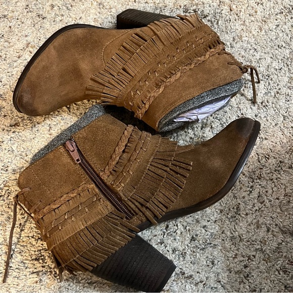 Naughty Monkey In Lyne Tan Zip Fringe Leather Booties Size 8 NWOT - Picture 7 of 11